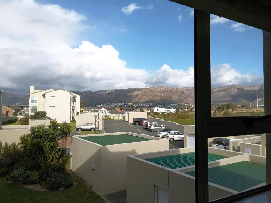 1 Bedroom Property for Sale in Greenways Golf Estate Western Cape